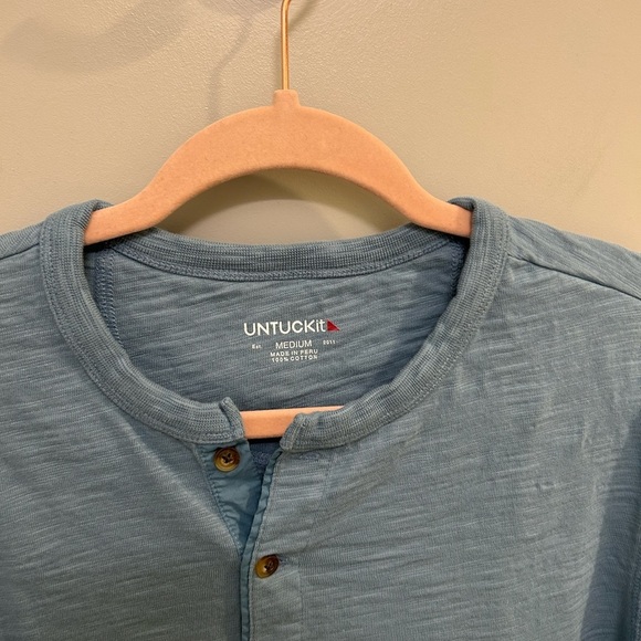 UNTUCKit Long Sleeve Henley Blue EUC size medium A0373 - Picture 4 of 6
